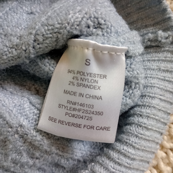 Hippie Rose Cable Knit Cropped Sweater - Picture 5 of 8